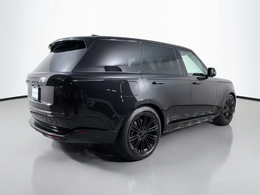New 2026 Santorini Black Land Rover SE image 5