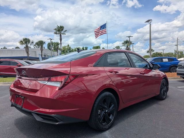 Used 2022 Red Hyundai SEL image 3