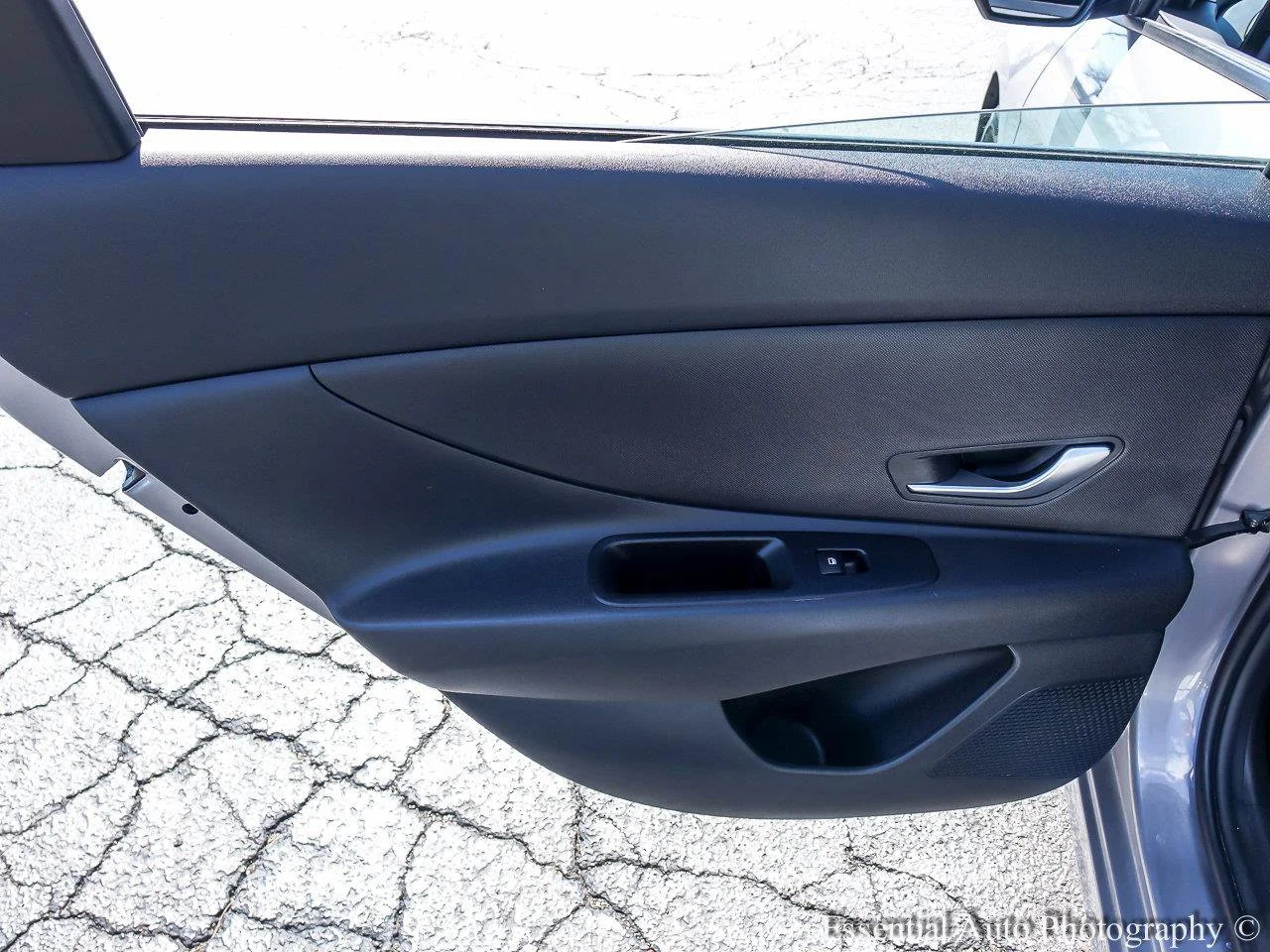 Used 2025 Fluid Metal Hyundai SE image 17