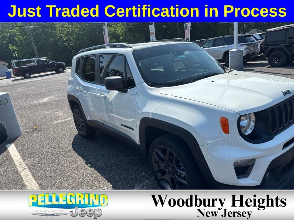 Used 2021 White Jeep Latitude image 3