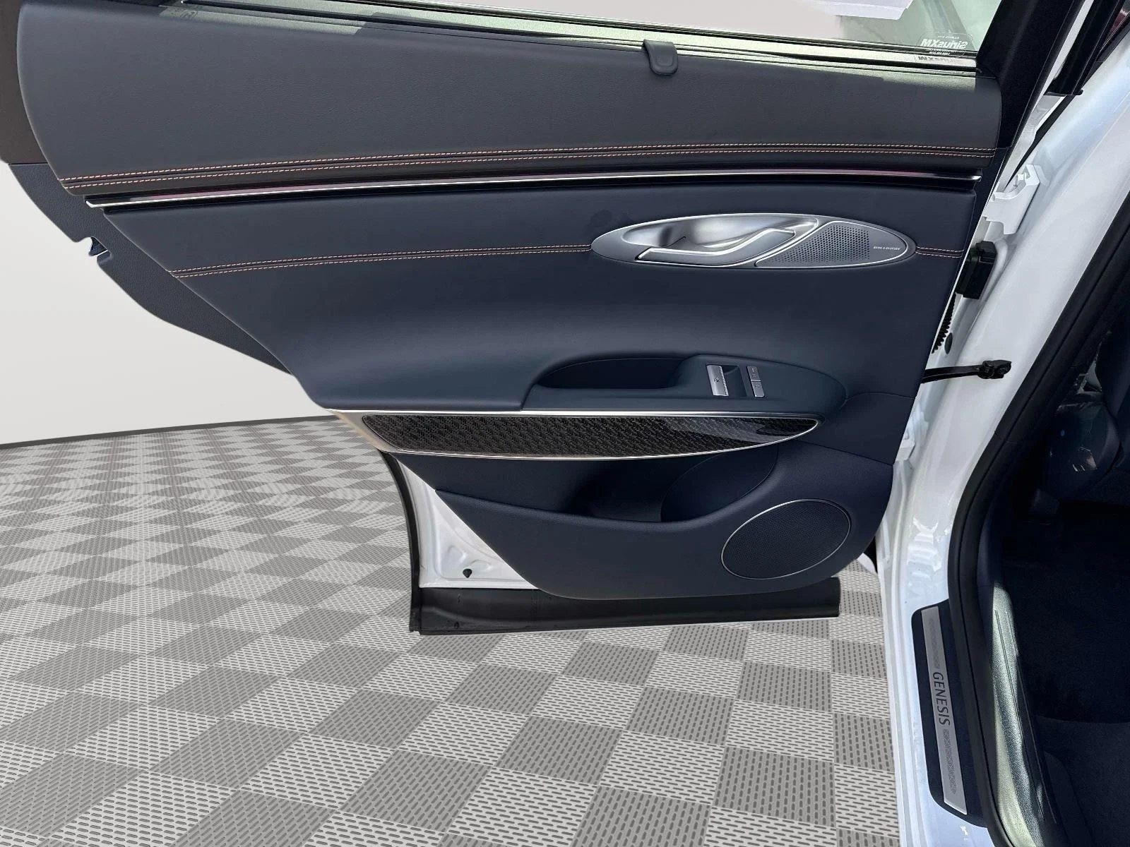 New 2026 Uyuni White Genesis 3.5T Sport Prestige image 11