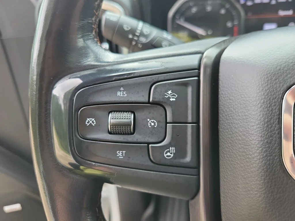 Used 2021 White GMC AT4 image 25