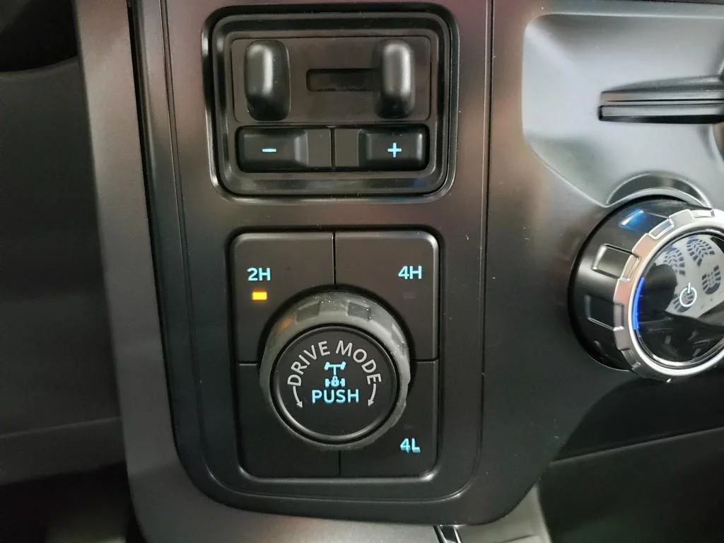 New 2026 Carbonized Gray Metallic Ford XLT image 23