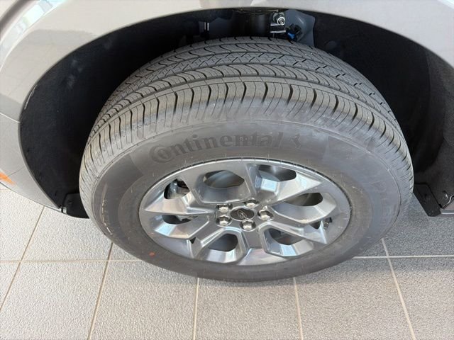 New 2026 Carbonized Gray Metallic Ford XLT image 4