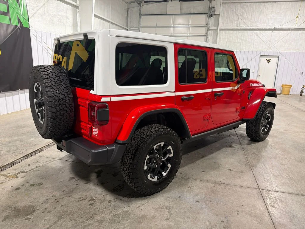 New 2026 Firecracker Red Clear-Coat Exterior Paint Jeep Rubicon image 6