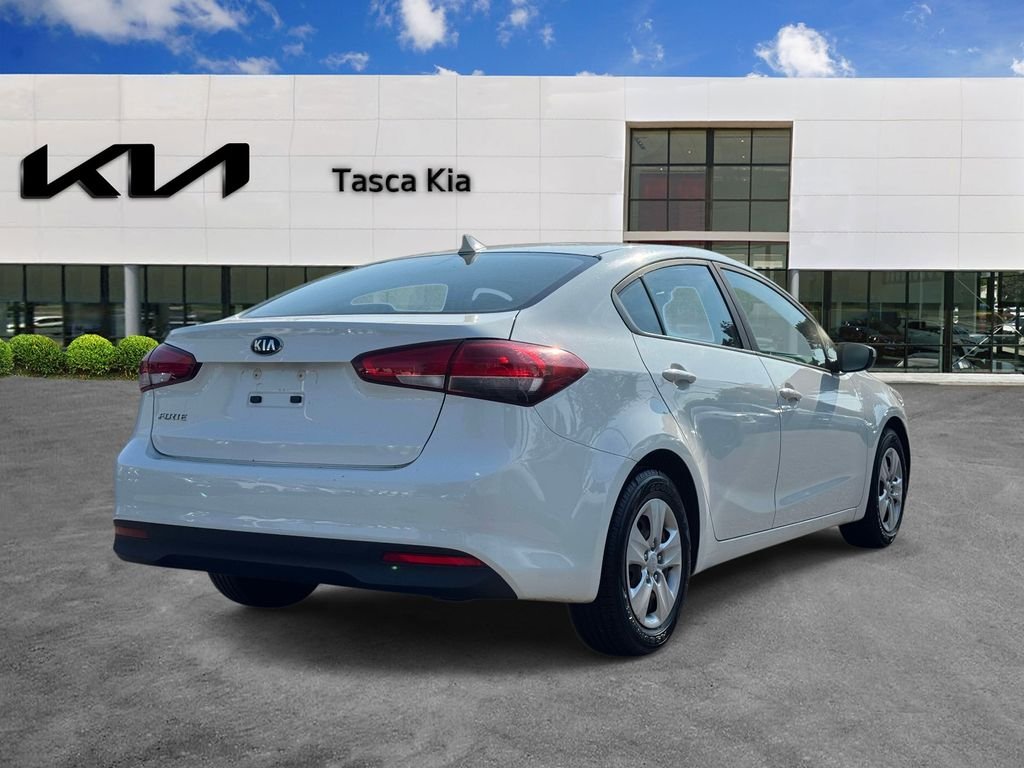Used 2017 White Kia LX image 4