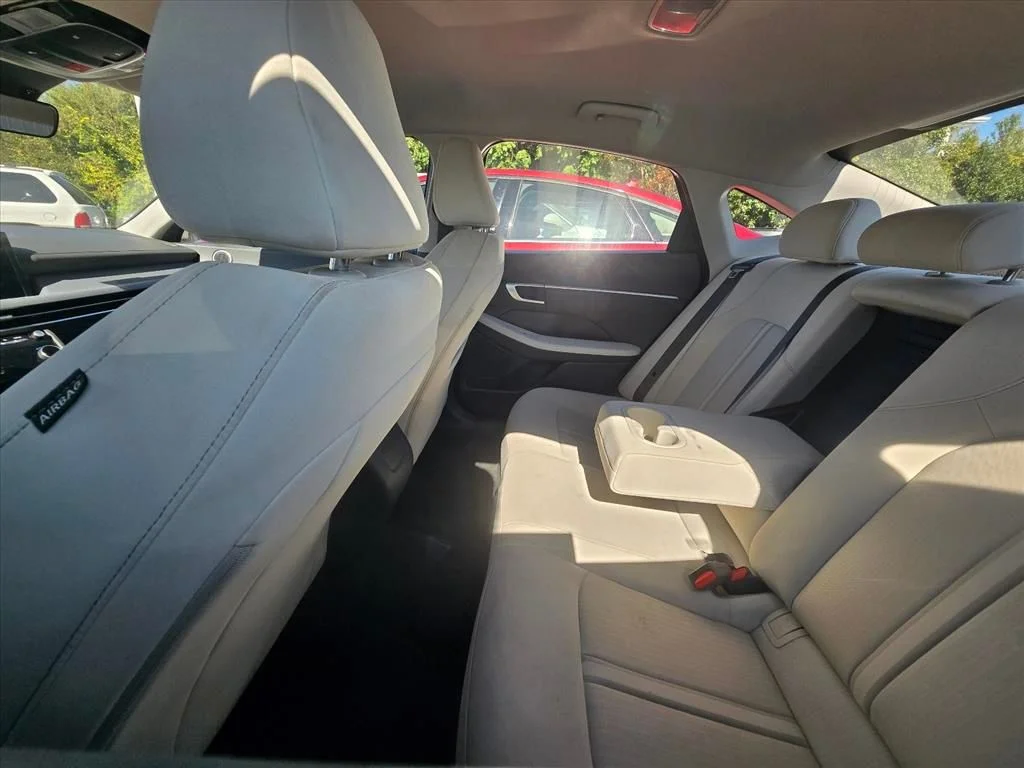 Used 2024 Silver Hyundai SEL image 5