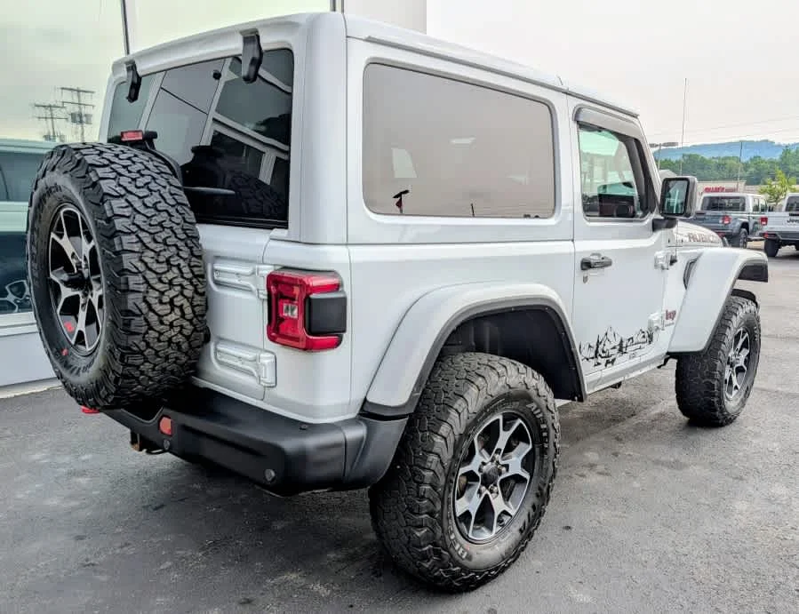 Used 2022 Bright White Clearcoat Jeep Rubicon image 6
