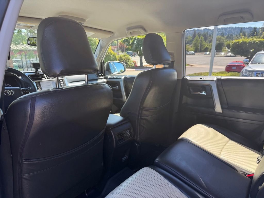 Used 2022 White Toyota SR5 image 32