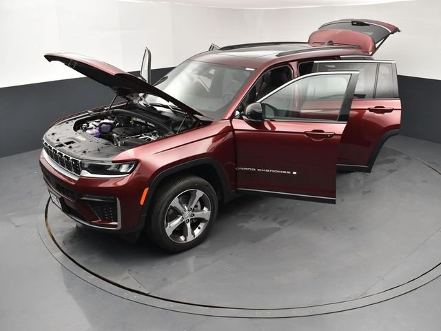 New 2026 Velvet Red Pearl-Coat Exterior Paint Jeep Limited image 27