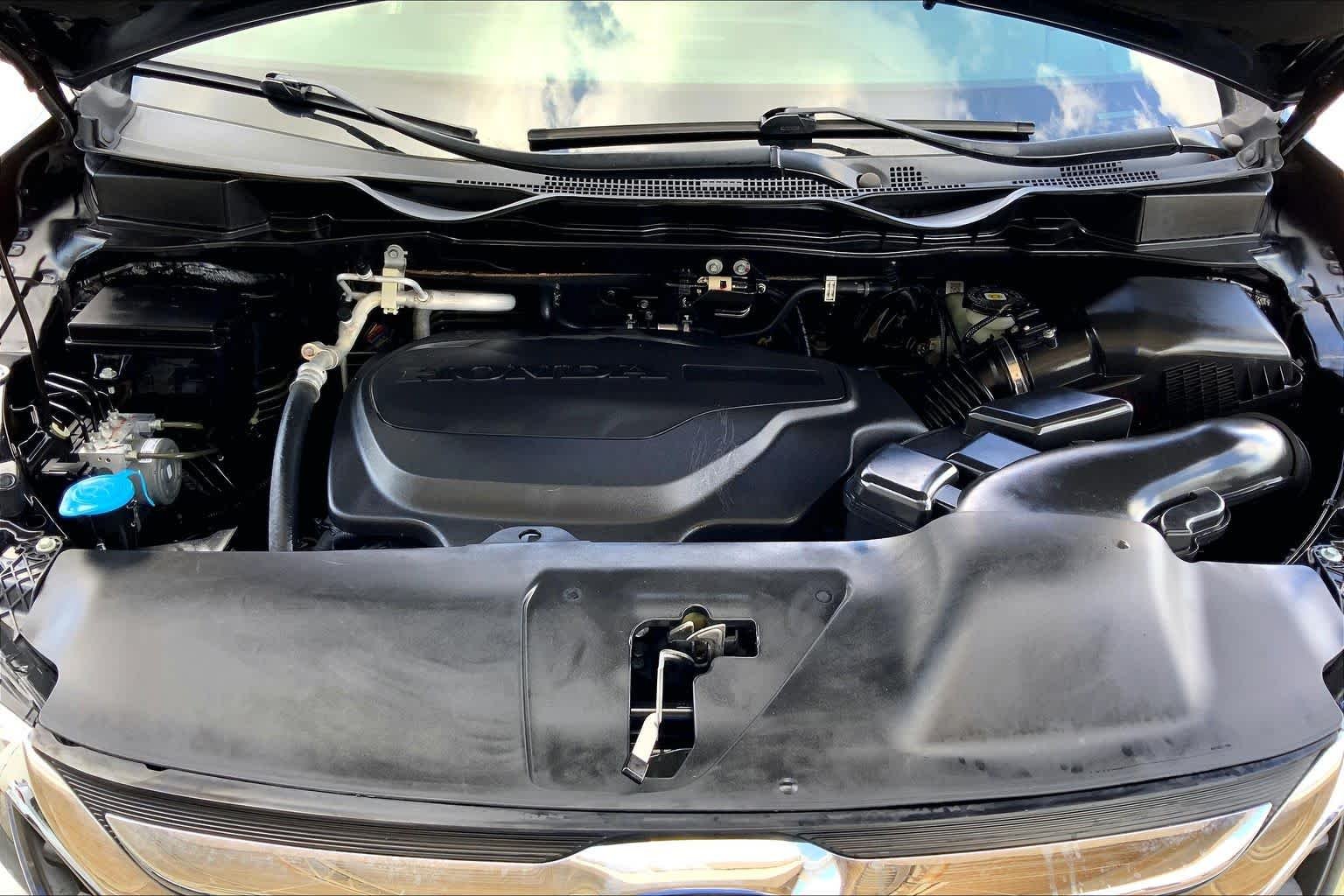 Used 2018 Crystal Black Pearl Honda EX-L image 31