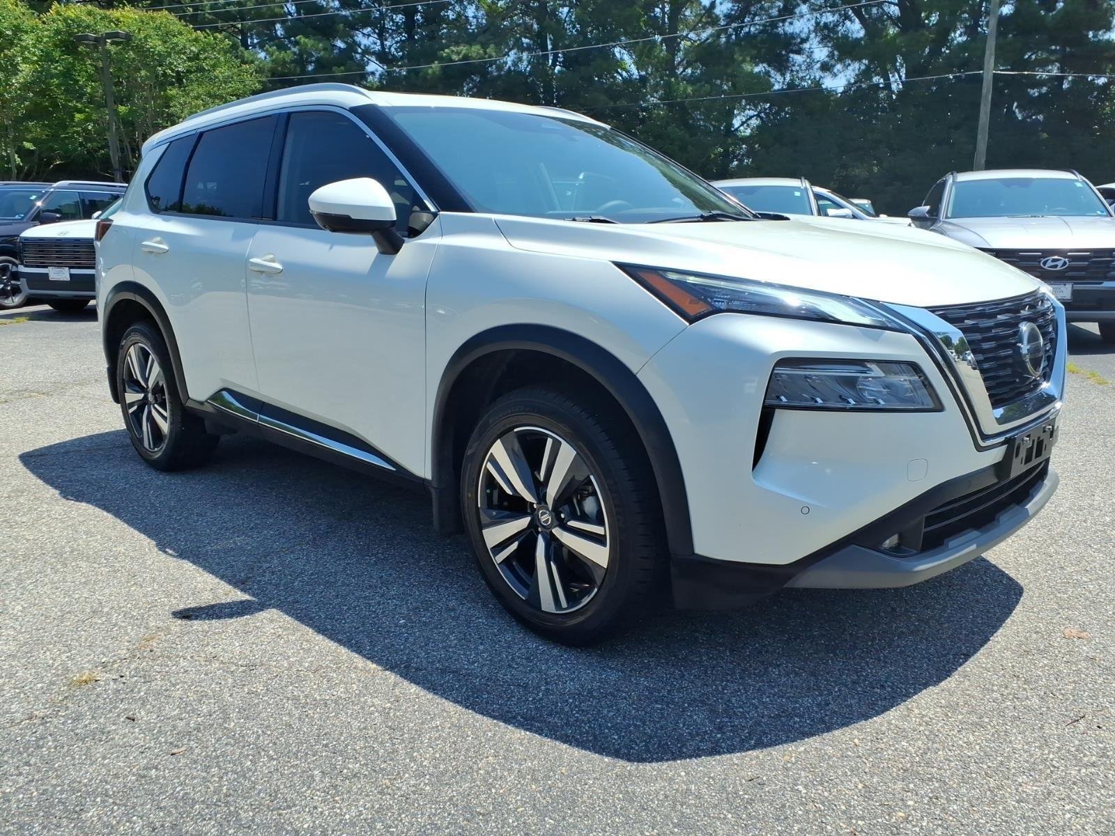 Used 2021 Pearl White Tricoat Nissan SL image 4
