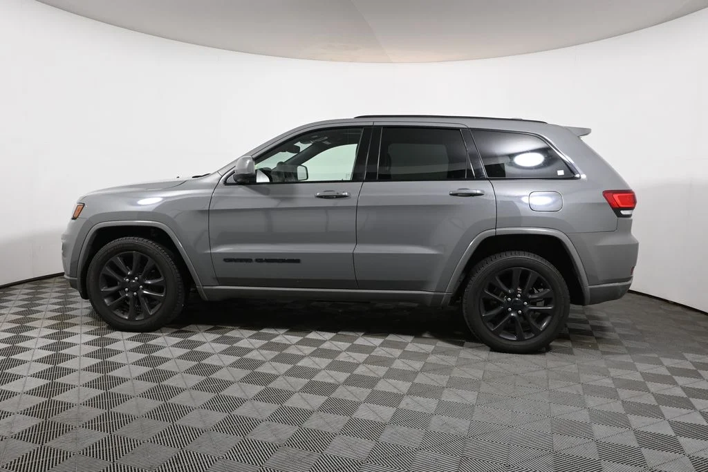 Used 2020 Gray Jeep Altitude image 2