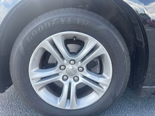 Used 2016 Silver Dodge SE image 12