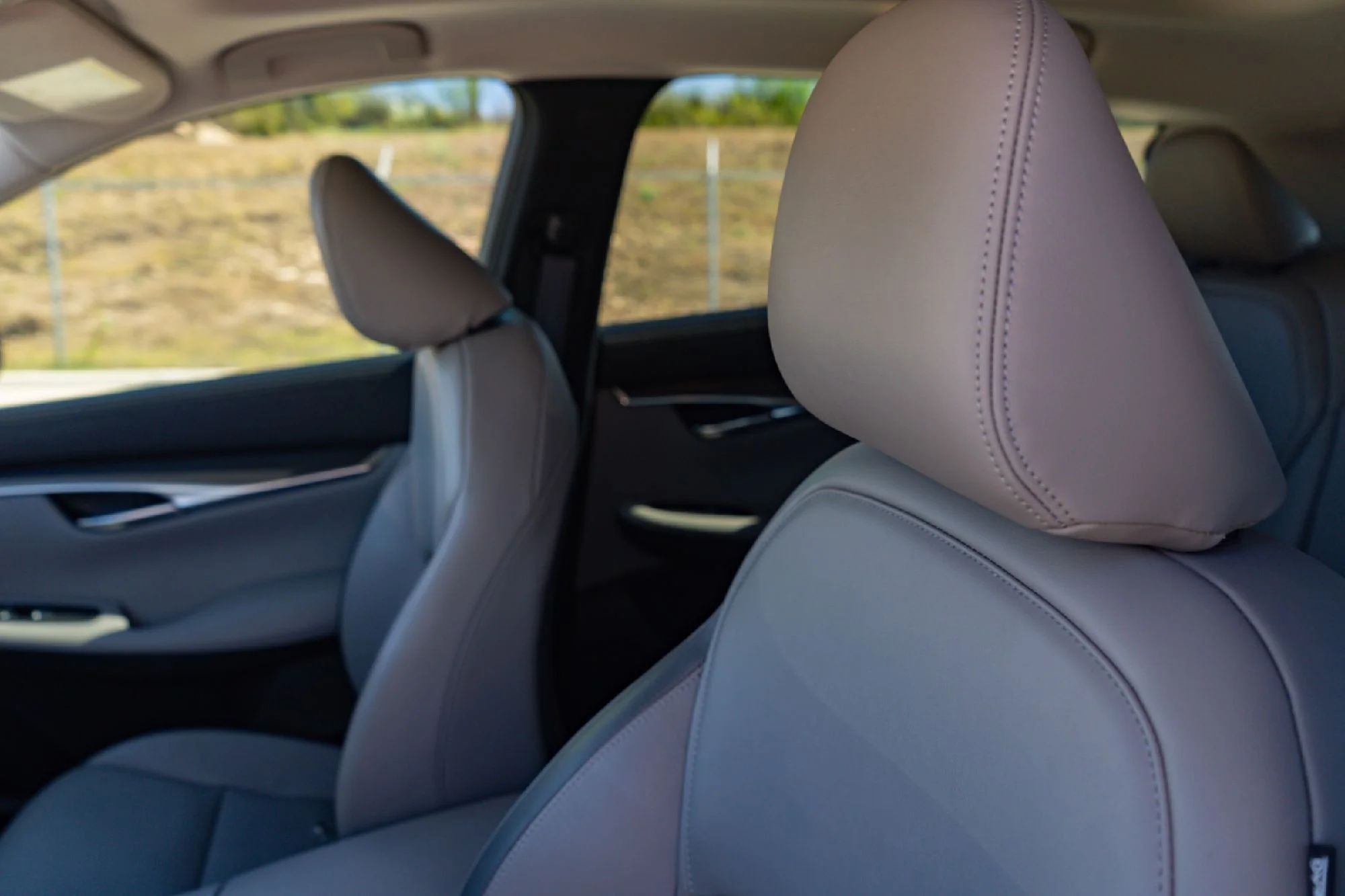 Certified Used 2025 White INFINITI LUXE image 10