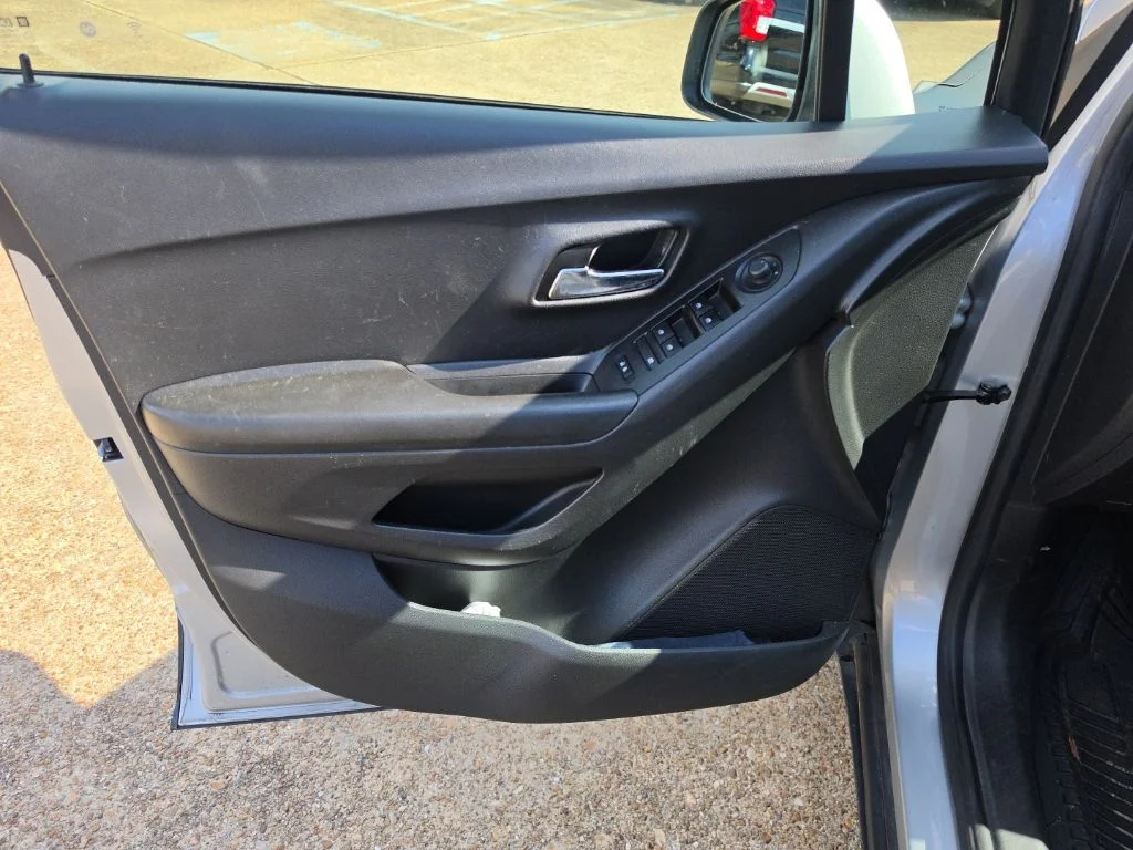 Used 2021 Silver Chevrolet LT image 16