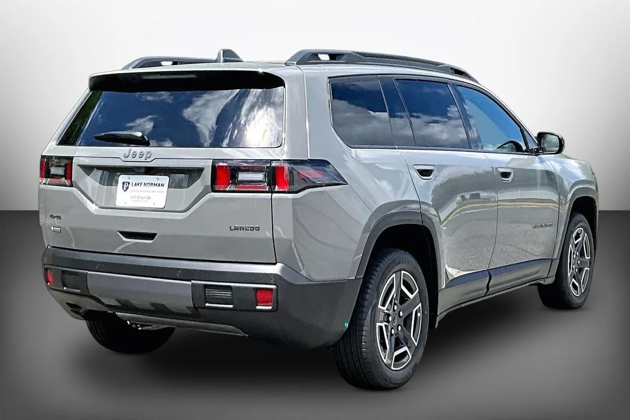New 2026 Sting-Gray Clearcoat Jeep Laredo image 8