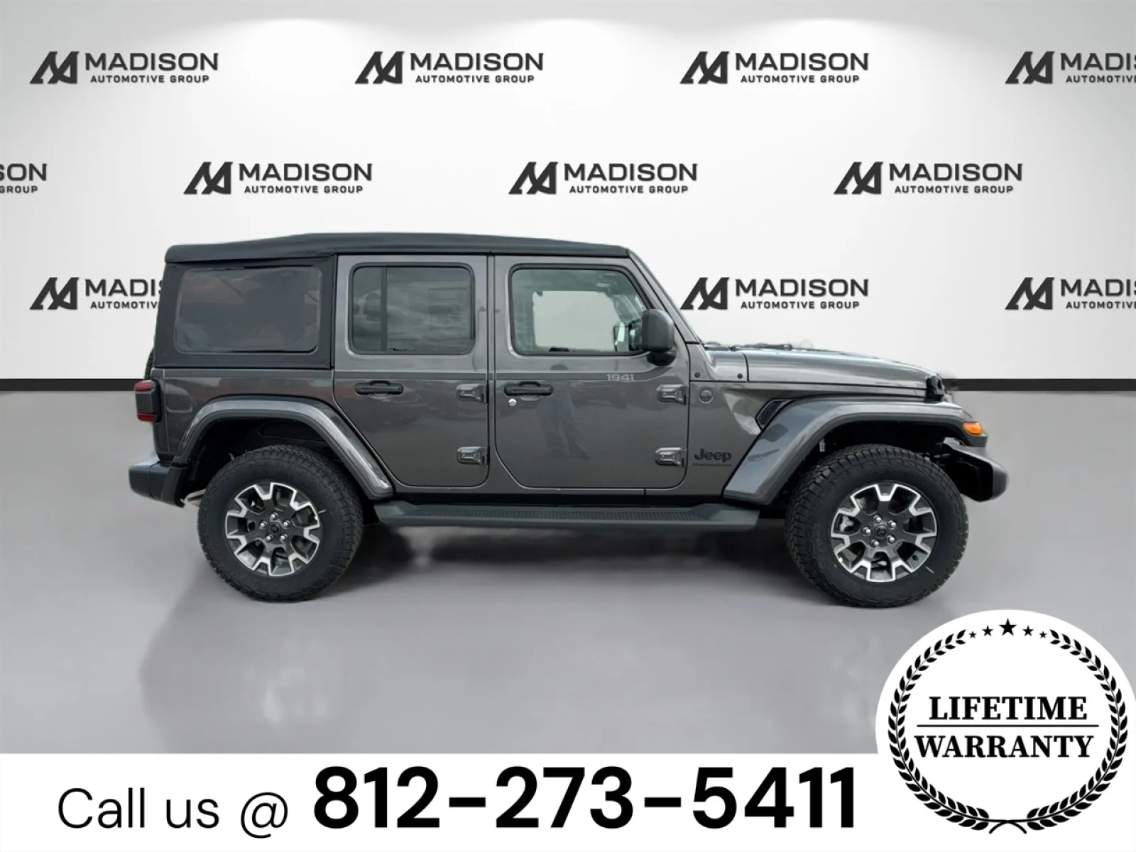 New 2025 Granite Crystal Metallic Clear-Coat Exterior Paint Jeep Sahara image 4