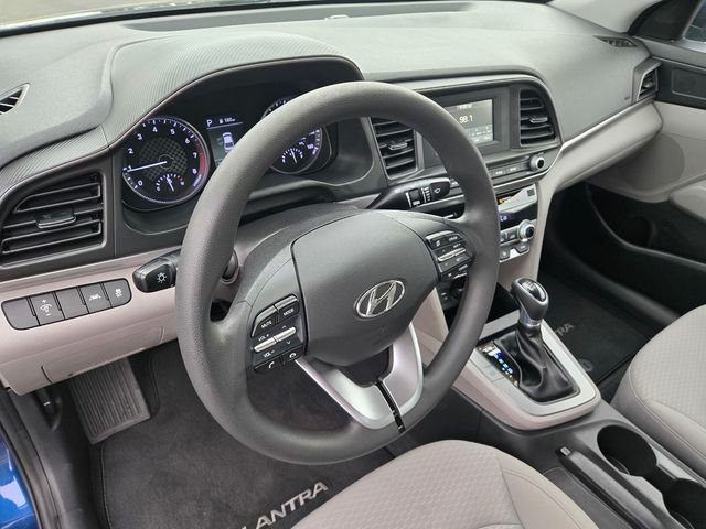 Used 2020 Blue Hyundai SE image 10