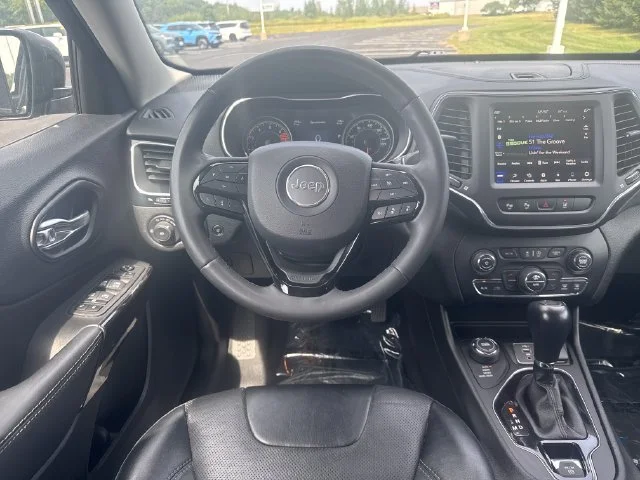 Used 2023 Gray Jeep Altitude Lux 4x4 image 16