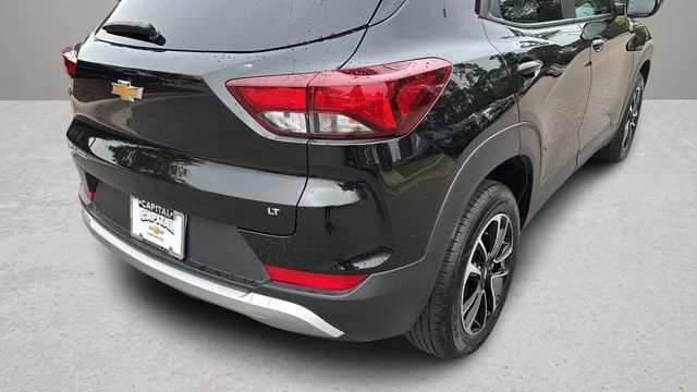 Used 2025 Mosaic Black Metallic Chevrolet LT image 35