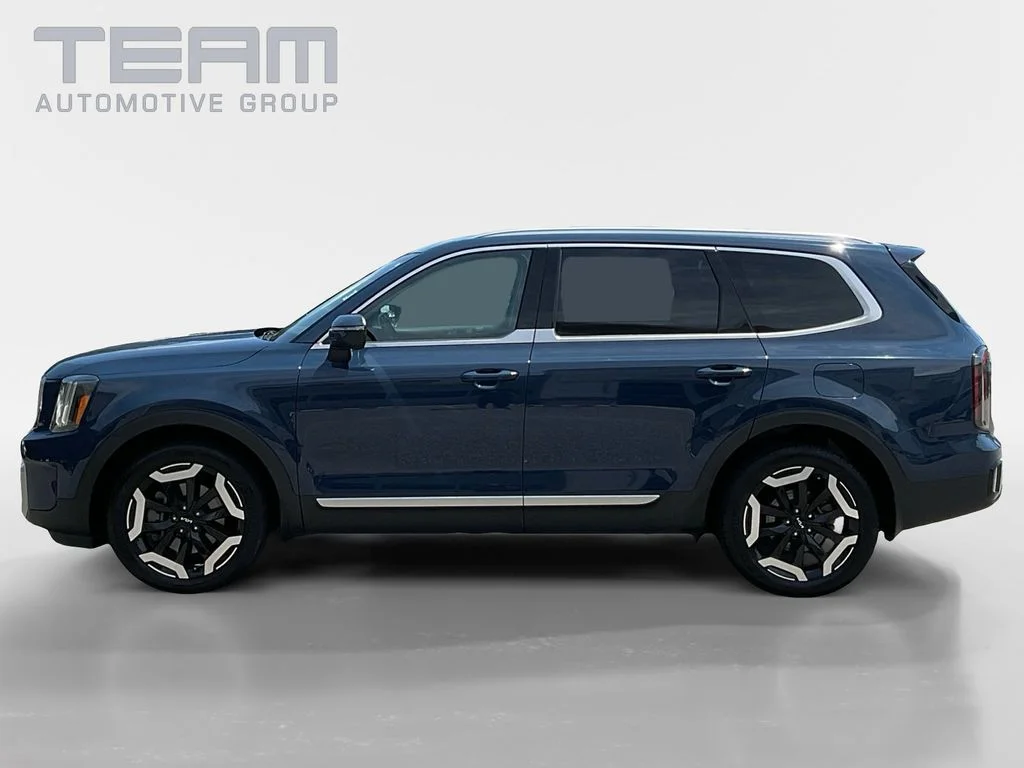 Used 2023 Black Kia EX image 4