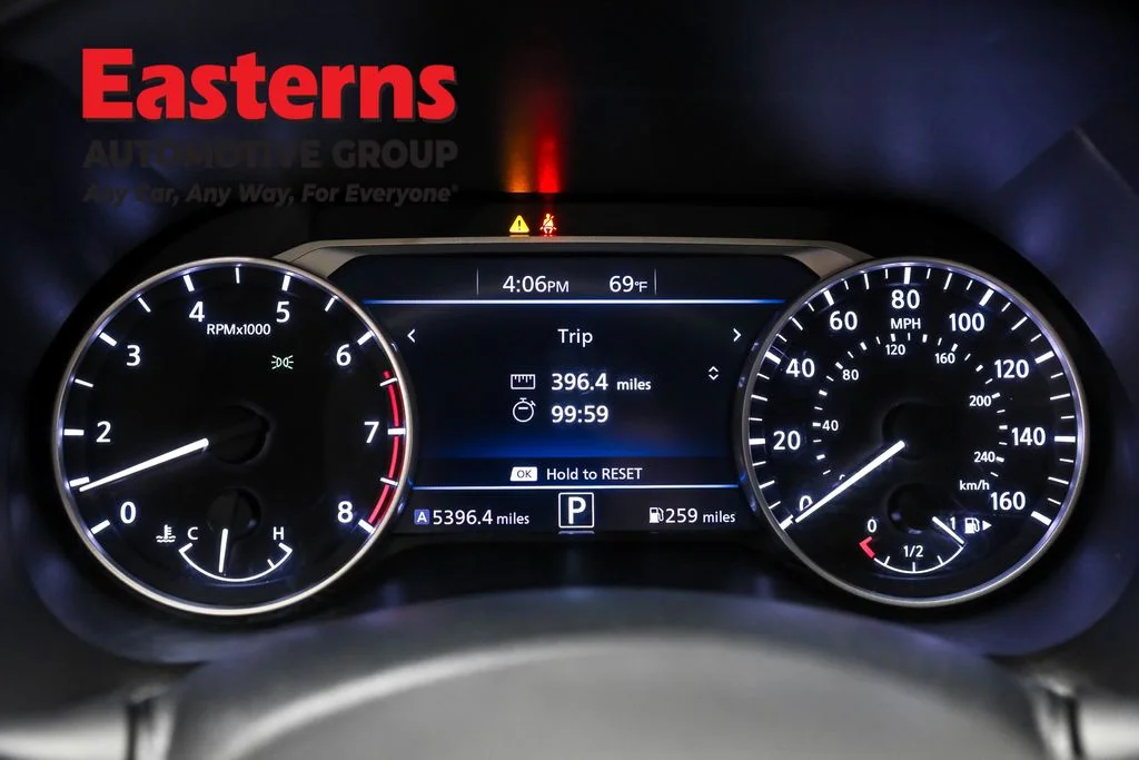 Used 2023 Gray Nissan SR image 18