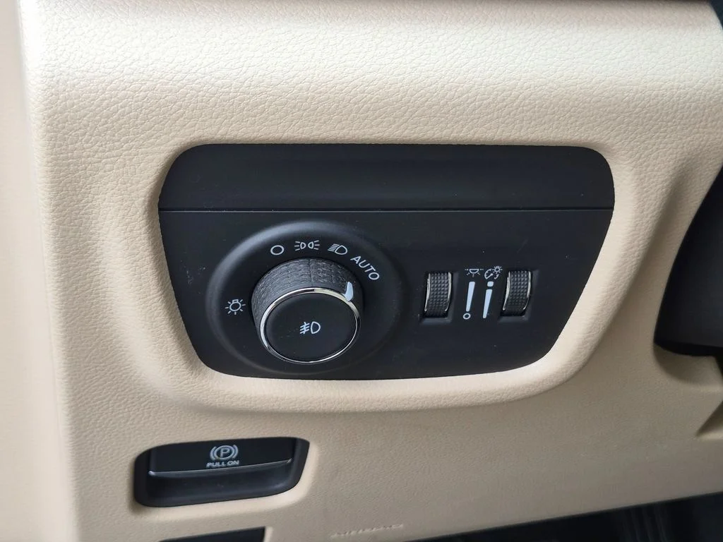 Used 2023 Black Jeep Limited image 15
