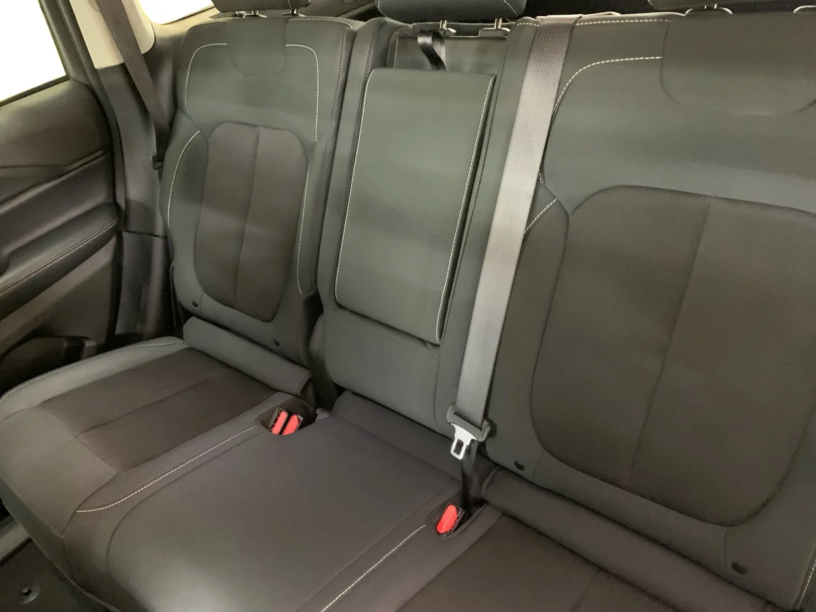 Used 2023 White Jeep Laredo image 16