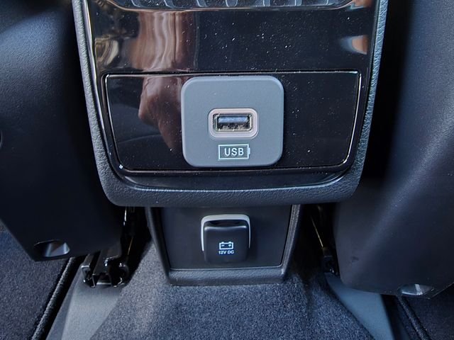New 2026 Bright White Clearcoat Jeep Latitude image 23