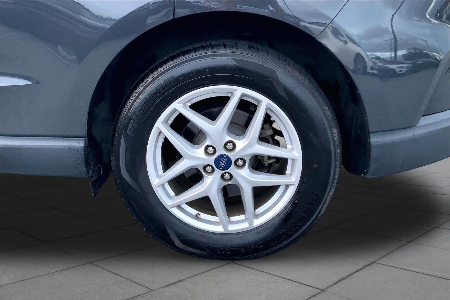 Used 2021 Lithium Gray Ford SEL image 10