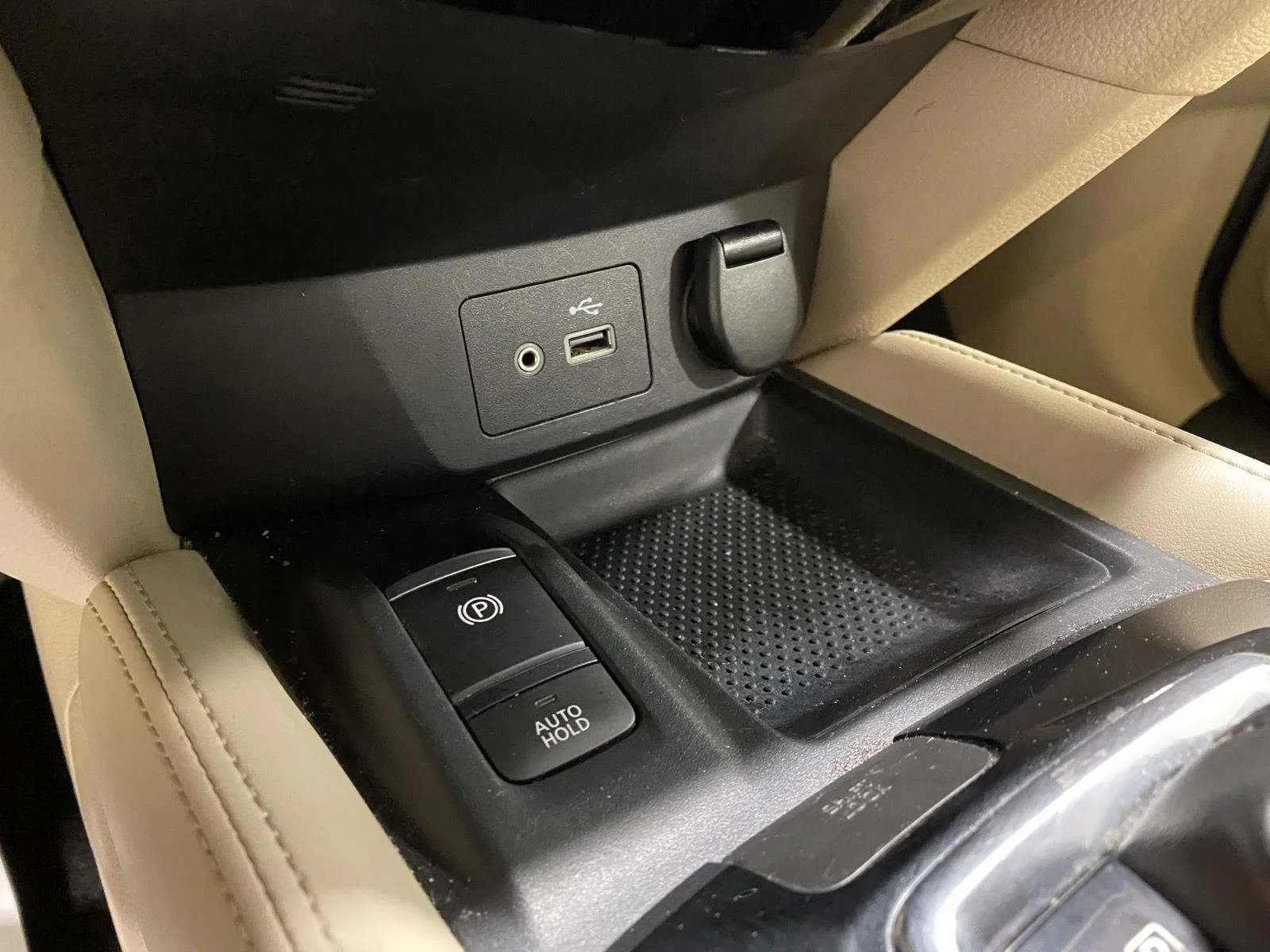 Used 2020 Midnight Pine Metallic Nissan SL image 27