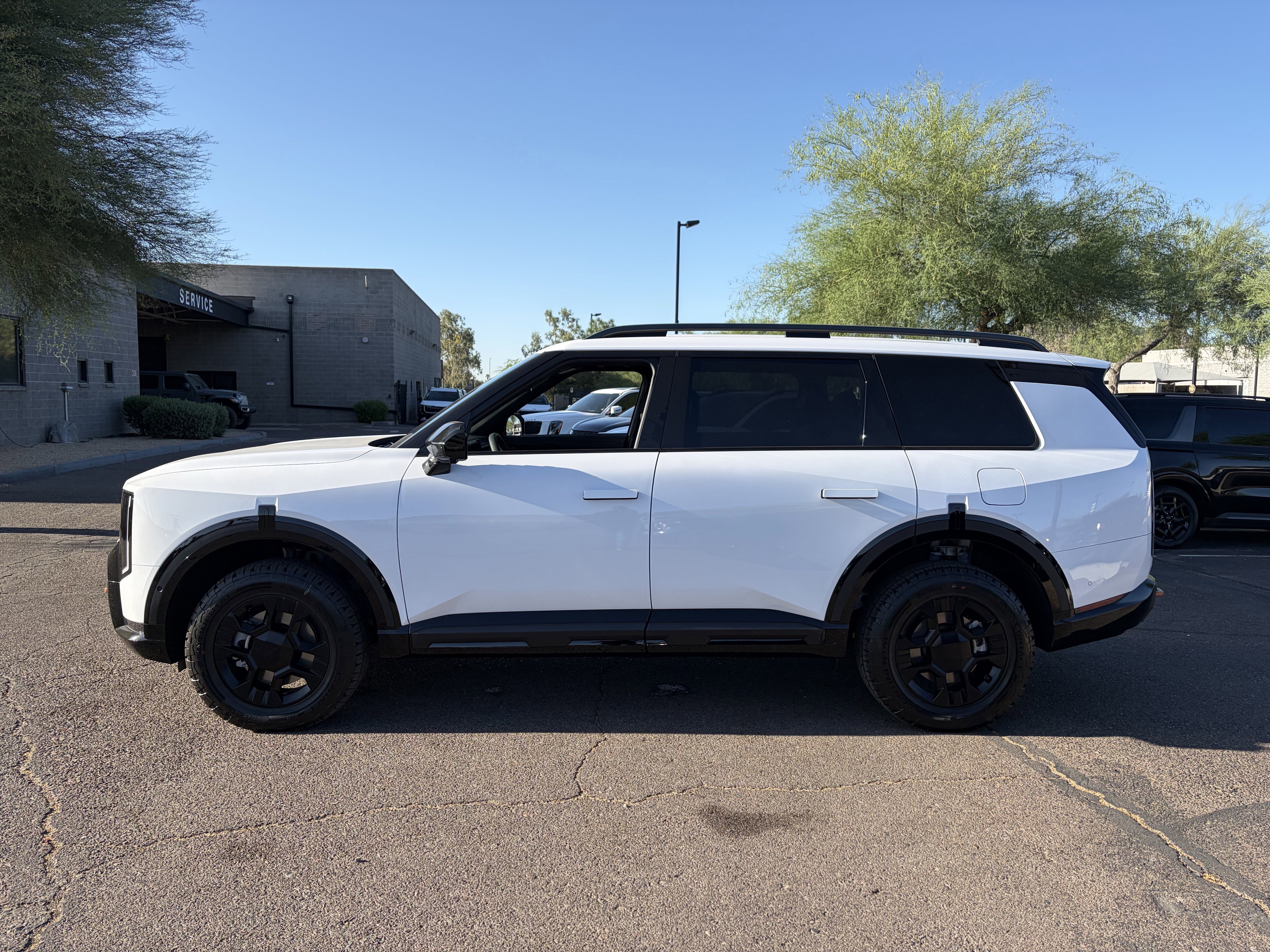 New 2027 Glacial White Pearl Kia X-PRO SX image 5