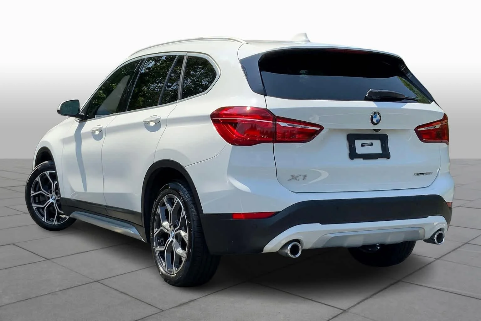 Used 2020 Alpine White BMW xDrive28i image 11