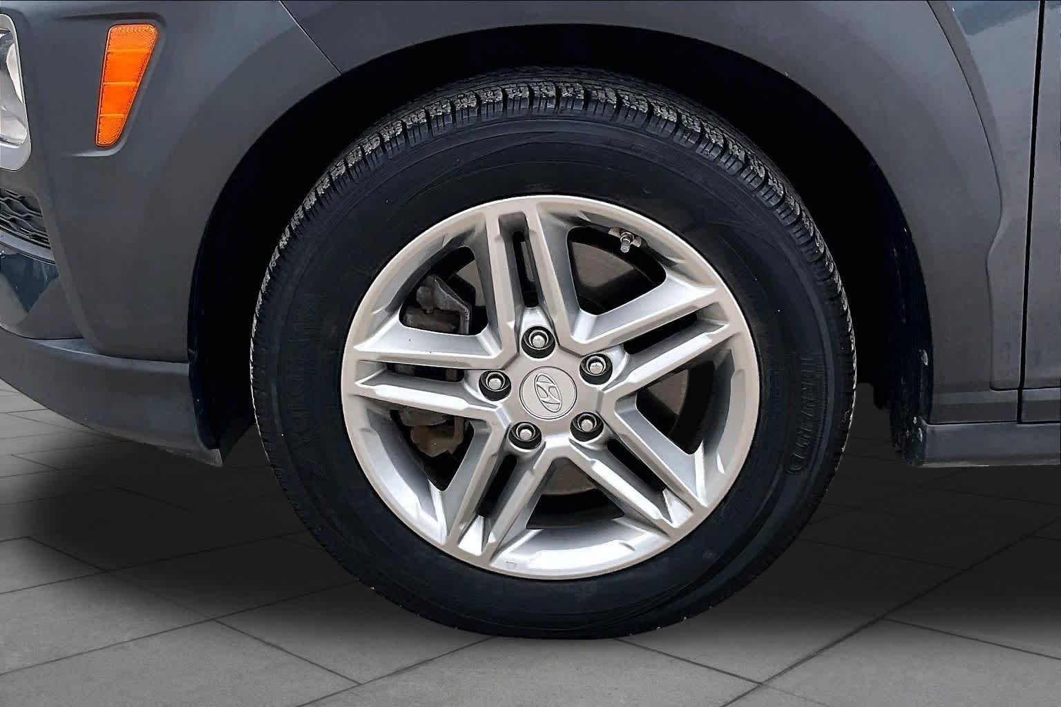 Used 2019 Thunder Gray Hyundai SE image 11
