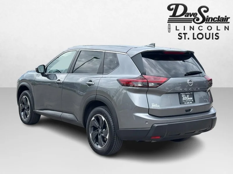 Used 2024 Gray Nissan SV image 5