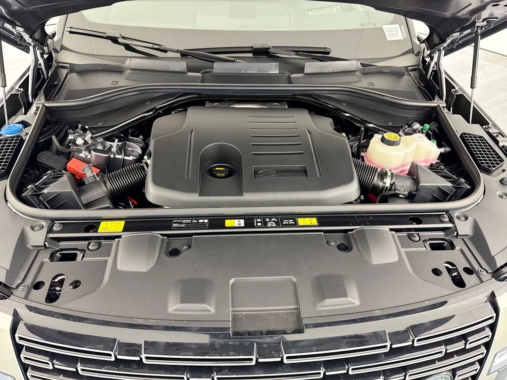 New 2026 Eiger Grey Land Rover SE image 31