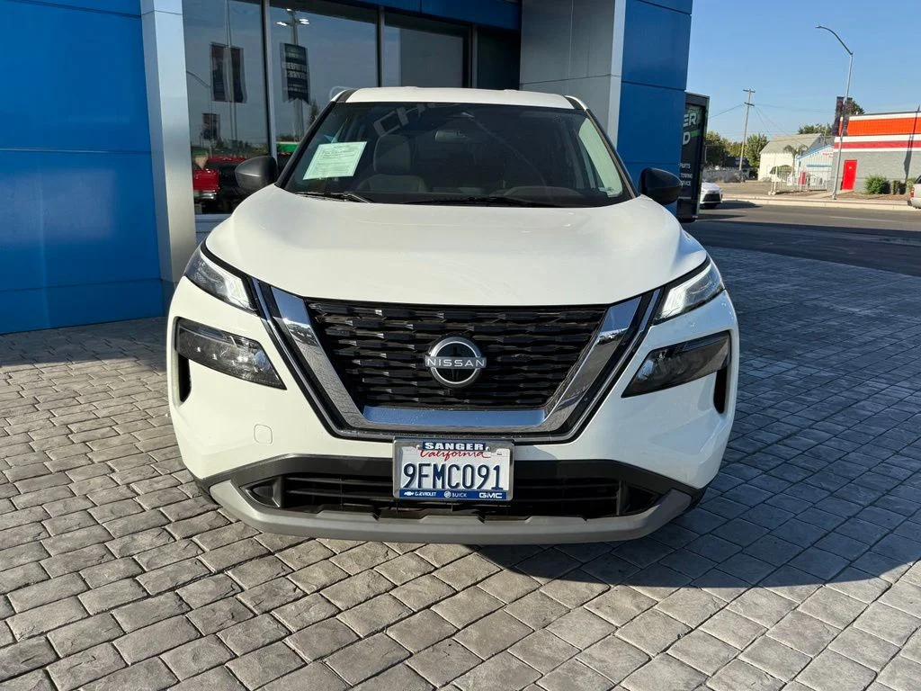 Used 2023 White Nissan S image 3