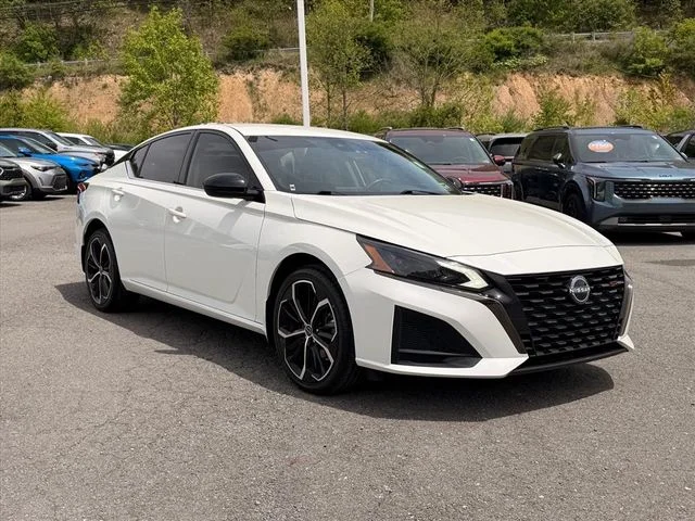 Used 2023 White Nissan 2.5 SR image 16