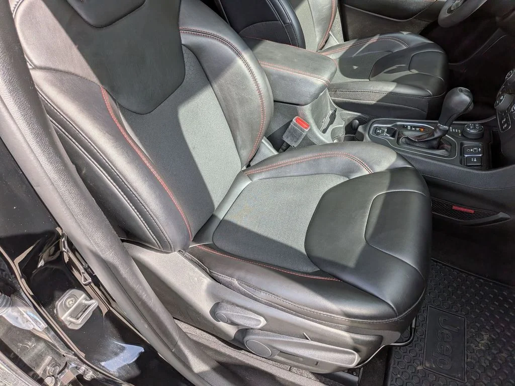 Used 2022 Black Jeep Trailhawk image 28