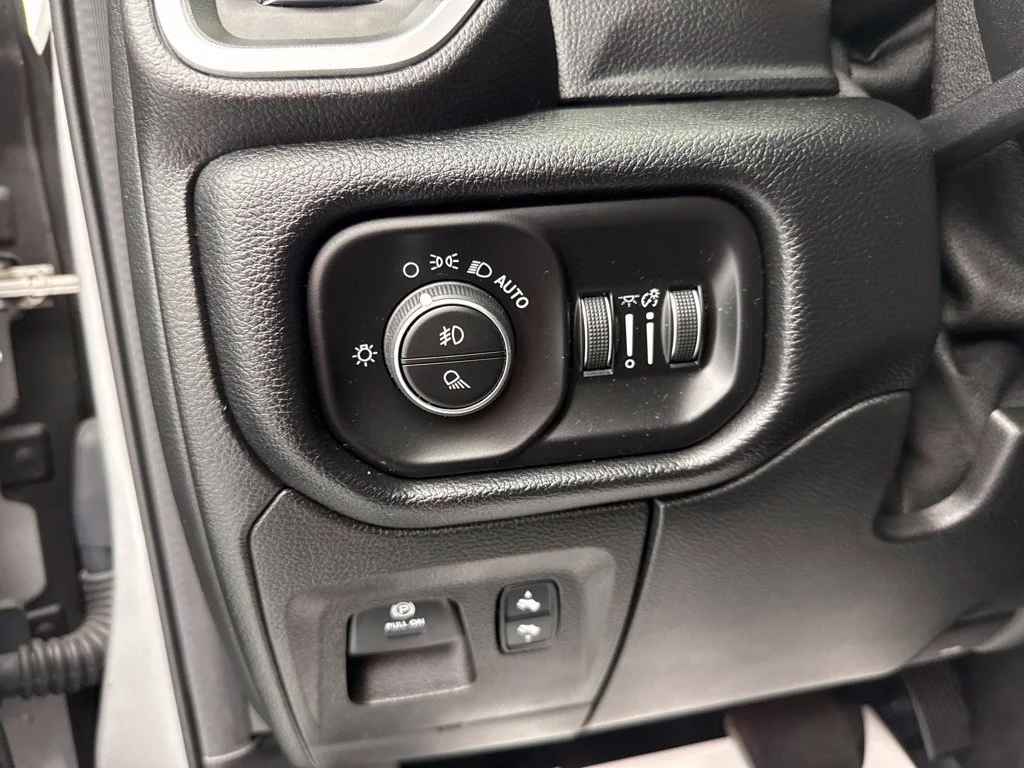 Used 2019 Silver Ram Big Horn/Lone Star image 18