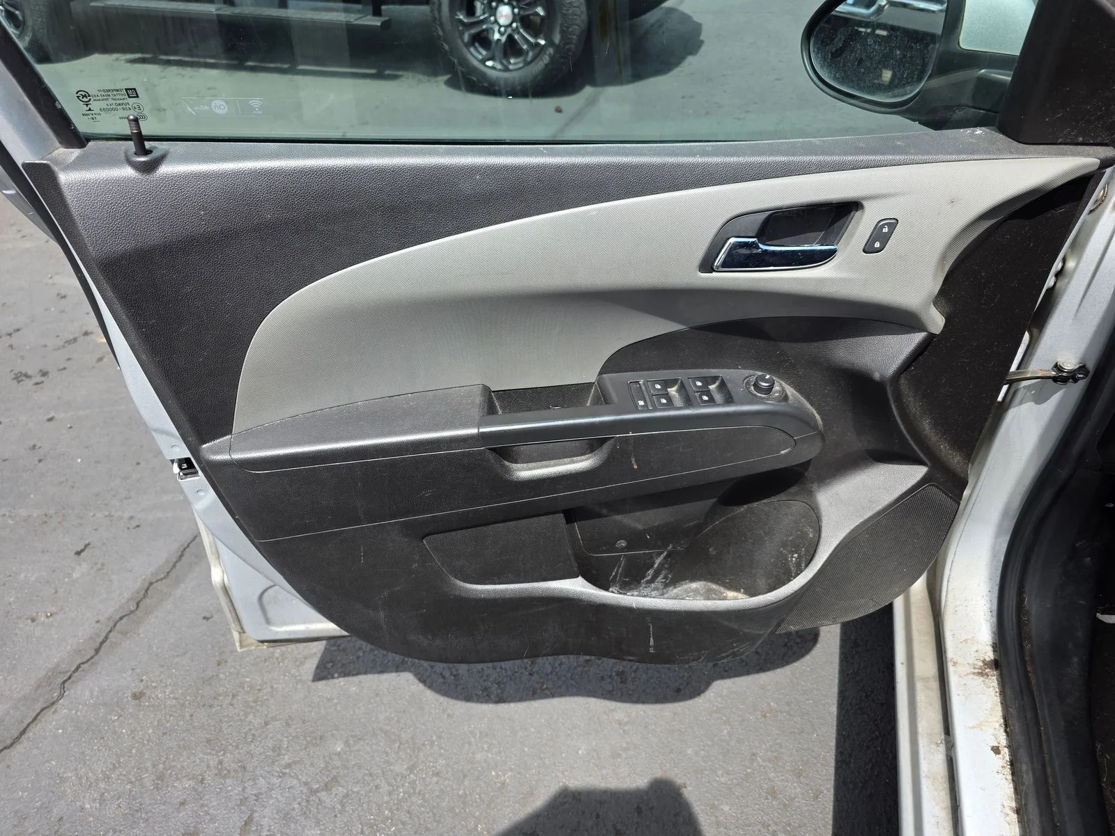 Used 2017 Silver Ice Metallic Chevrolet LT image 10