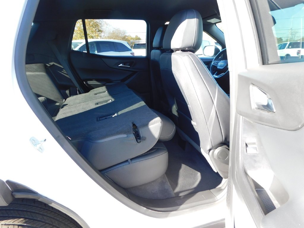 Used 2025 White Chevrolet LT image 25