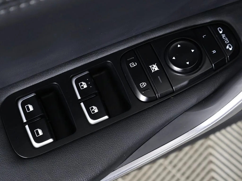 Used 2019 White Kia GT2 image 46