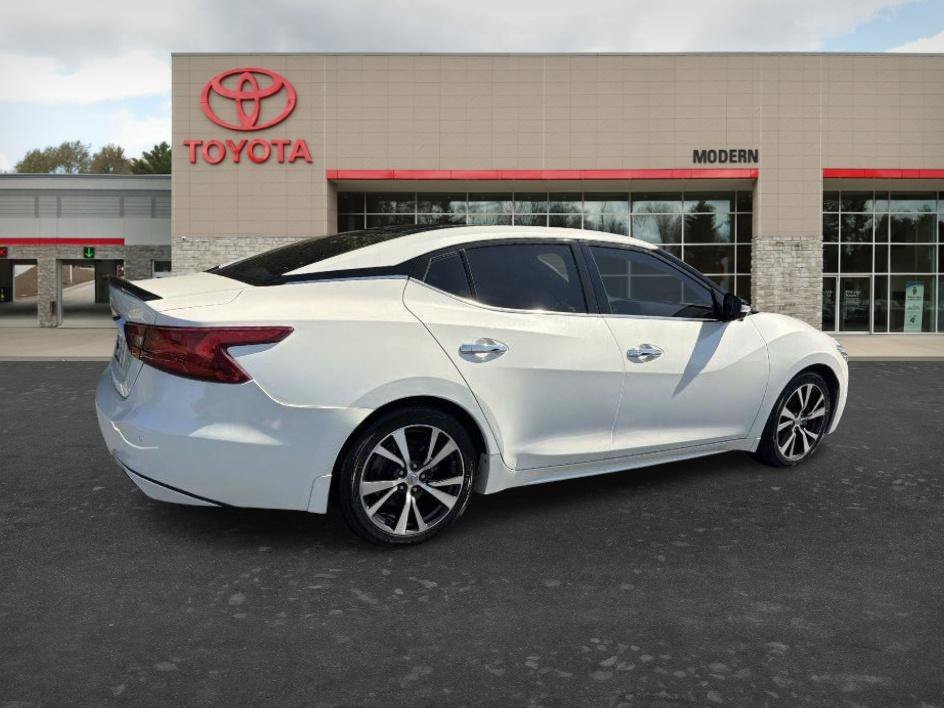 Used 2016 Pearl White Nissan 3.5 Platinum image 8