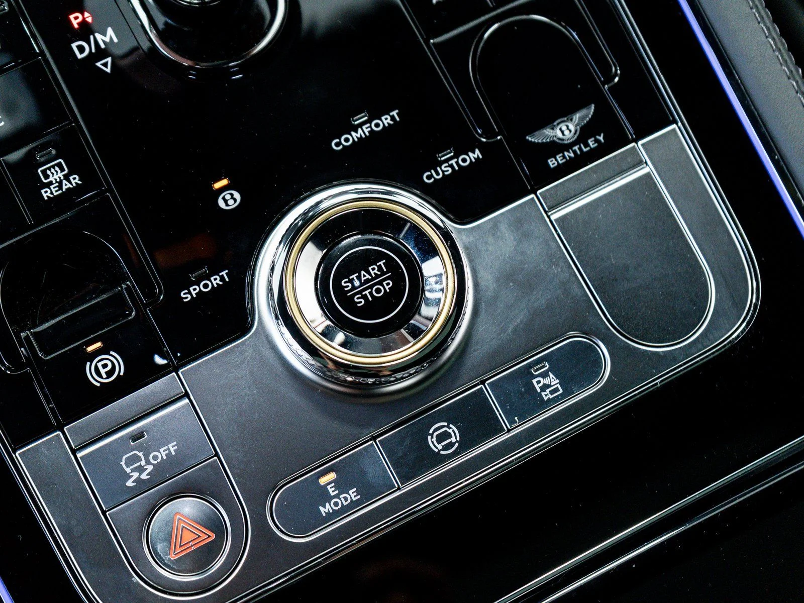New 2026 Tourmaline Green - by Mulliner Bentley Azure image 29