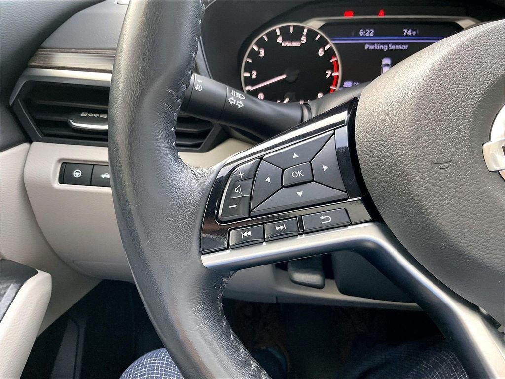 Used 2019 White Nissan 2.5 SL image 23
