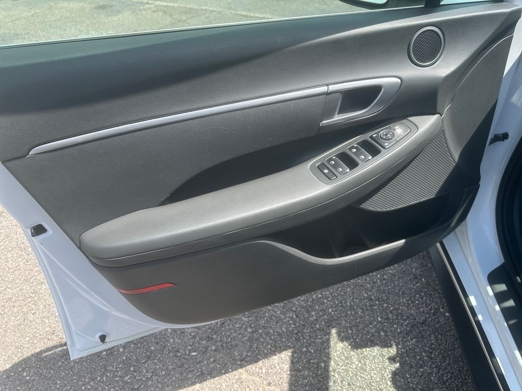 Used 2021 Gray Hyundai SE image 14