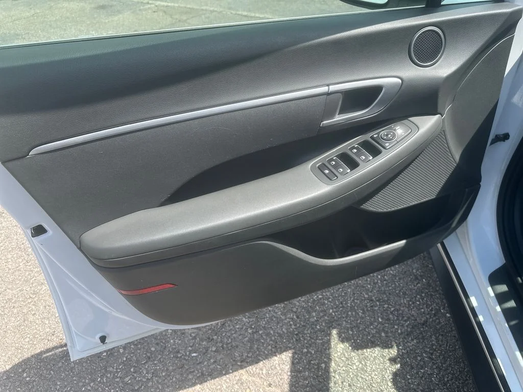 Used 2021 Gray Hyundai SE image 14