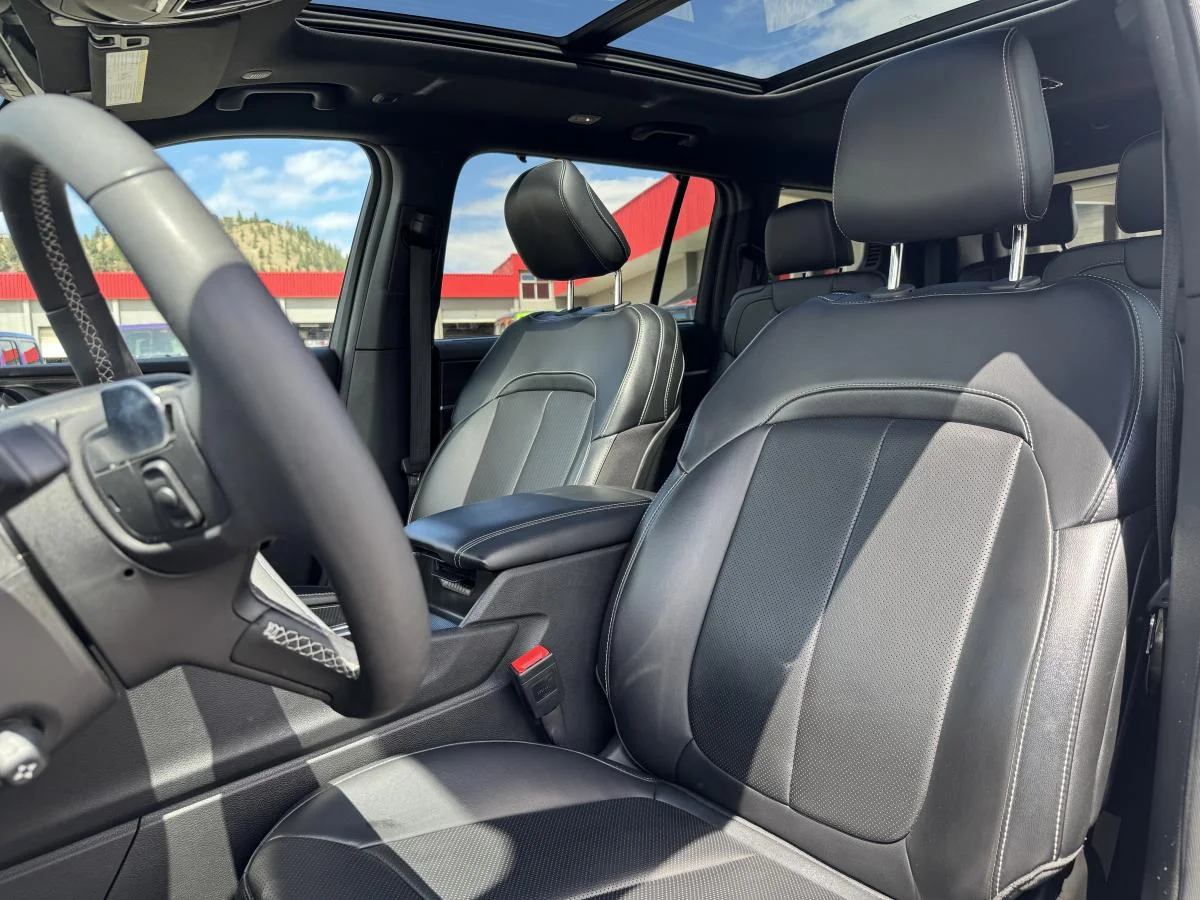 Used 2024 White Jeep Limited image 16